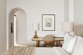 NĒRO Boutique Hotel