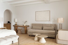 NĒRO Boutique Hotel