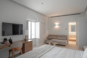 NĒRO Boutique Hotel