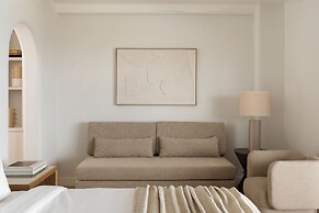 NĒRO Boutique Hotel