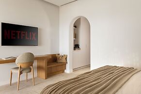 NĒRO Boutique Hotel