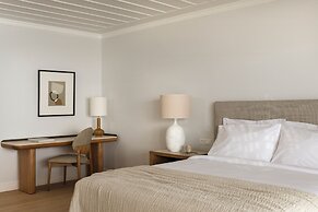 NĒRO Boutique Hotel