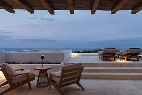 NĒRO Boutique Hotel
