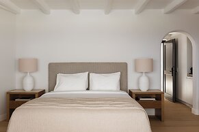 NĒRO Boutique Hotel