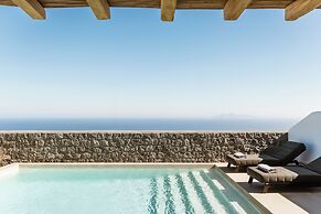 NĒRO Boutique Hotel