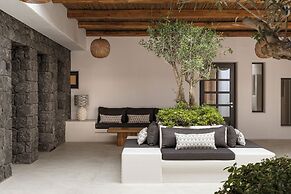 NĒRO Boutique Hotel
