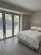 Beautiful 1-bed Studio in Bourne end