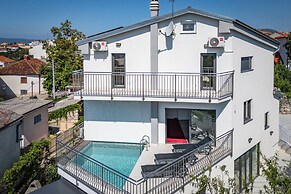 Pool House Old Town
