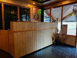 Hotel Mid Orchard Kasol (Riverside)