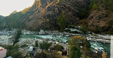 Hotel Mid Orchard Kasol (Riverside)