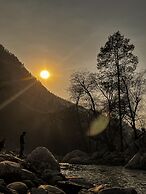 Hotel Mid Orchard Kasol (Riverside)