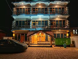 Hotel Mid Orchard Kasol (Riverside)