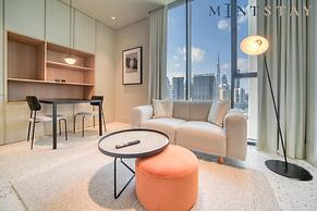 Chic Studio w Panoramic Burj Khalifa Views