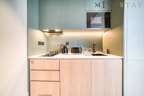 Chic Studio w Panoramic Burj Khalifa Views