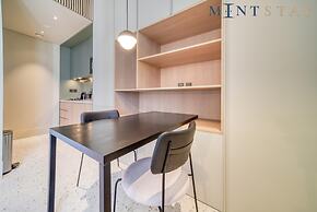 Chic Studio w Panoramic Burj Khalifa Views