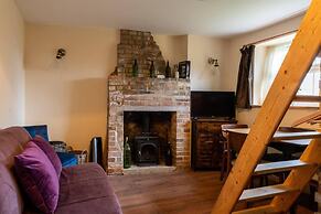 Adorable and Cosy Tiny Cottage