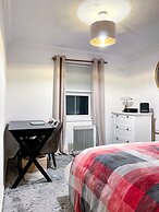 1-bed Apt, Sleeps 2, 20 min Walk to Centre