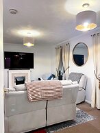 1-bed Apt, Sleeps 2, 20 min Walk to Centre