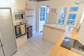 Beautiful 3-bed Cottage in Burnham-on-crouch