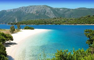 Synthesis in Lefkada