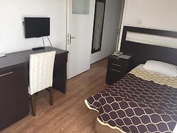 THE ROSE OTEL