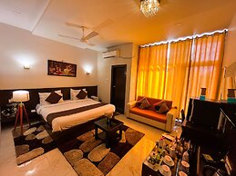 THE KASTURI HOTEL & RESTURANT