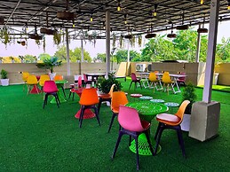 THE KASTURI HOTEL & RESTURANT