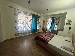 Footsteps Hostel and Cafe