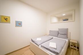 Vesna Convenient Apartment by CHORS
