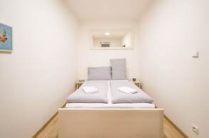 Vesna Convenient Apartment by CHORS