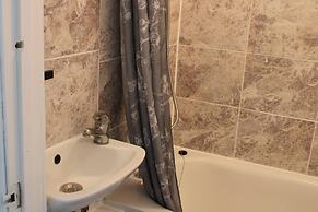 Apartment - Sleeps 4 - Garden - Parking