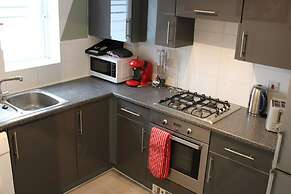 Apartment - Sleeps 4 - Garden - Parking