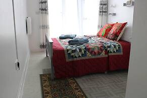 Apartment - Sleeps 4 - Garden - Parking