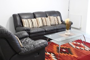 Apartment - Sleeps 4 - Garden - Parking