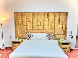 Royal Beach Hotel
