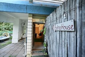 Lakeside Boheme Inn