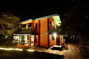 Lakeside Boheme Inn