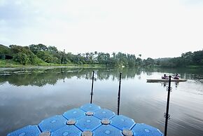 Lakeside Boheme Inn