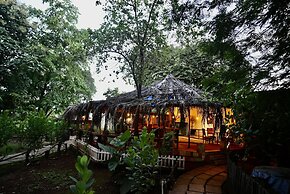 Lakeside Boheme Inn