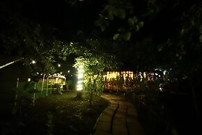 Lakeside Boheme Inn