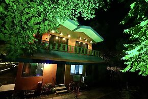 Lakeside Boheme Inn