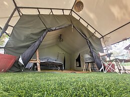 Lakeside Boheme Inn