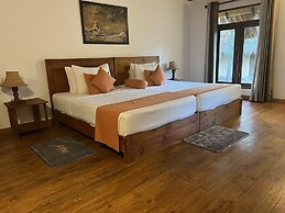 Saffron Lake Yala