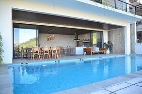 JadenHill CityView 8BR Villa Heated Pool+Movieroom