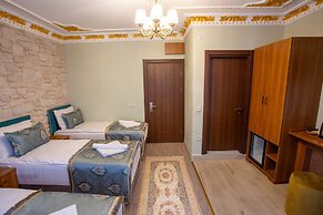 Sayina Hotel