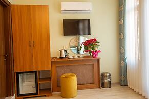 Sayina Hotel