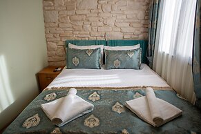 Sayina Hotel