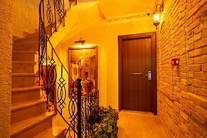 Sayina Hotel