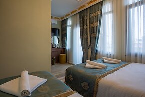 Sayina Hotel