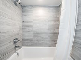 The Yorkville Suites